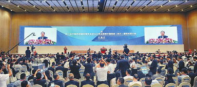 尹力主持第二届中国西部国际博览会进出口商品展暨国际投资大会开幕式